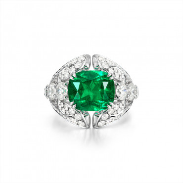 EMERALD AND DIAMOND RING